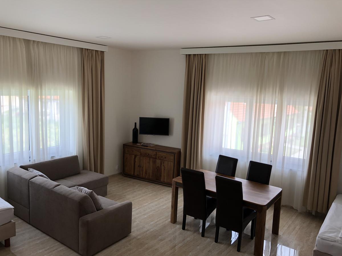 Apartman Za Radnici Valtice Zewnętrze zdjęcie
